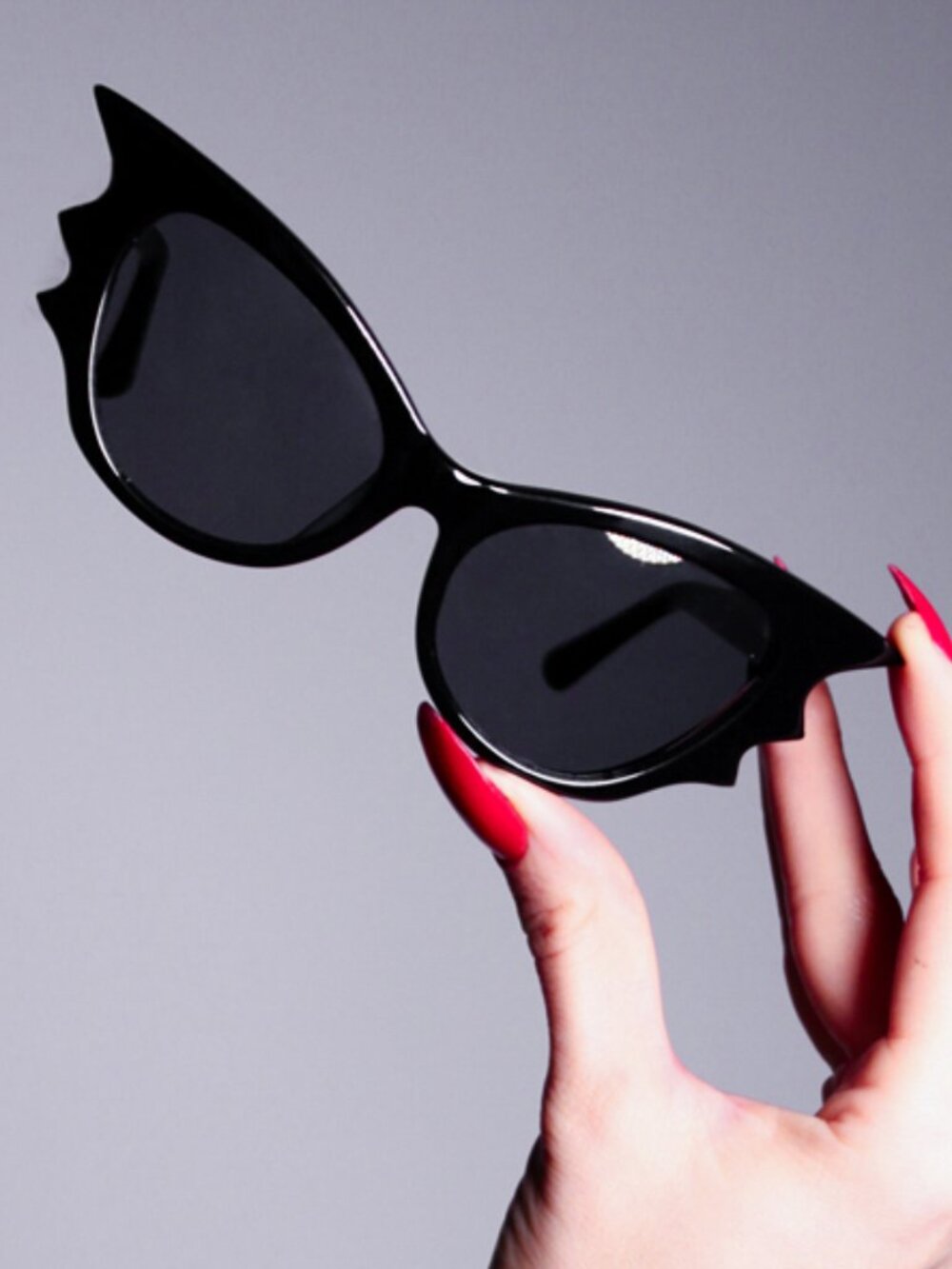 Vamp Batwing Sunglasses in Black